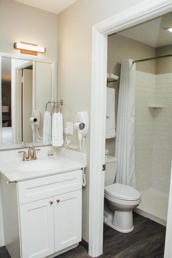 Country Squire Inn And Suites New Holland Екстер'єр фото