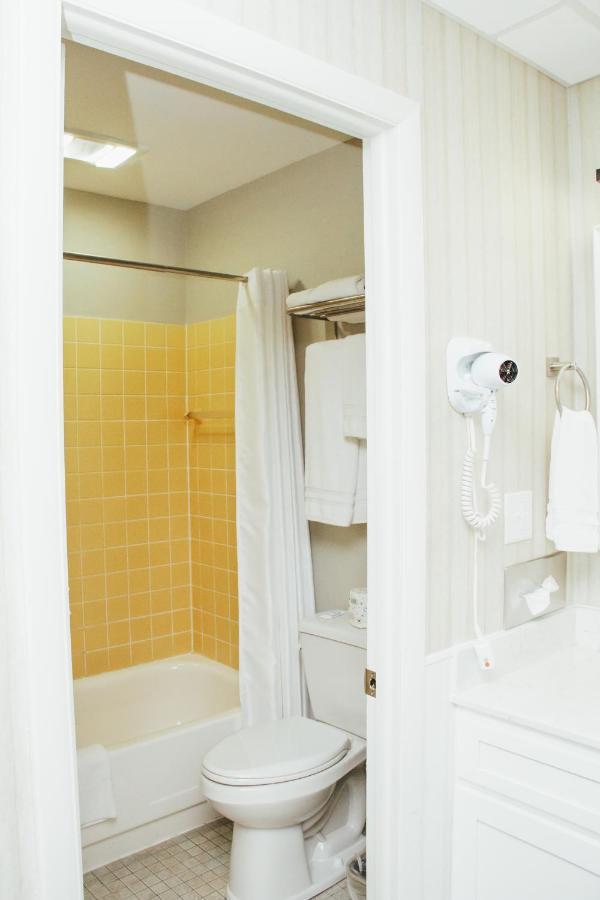 Country Squire Inn And Suites New Holland Екстер'єр фото