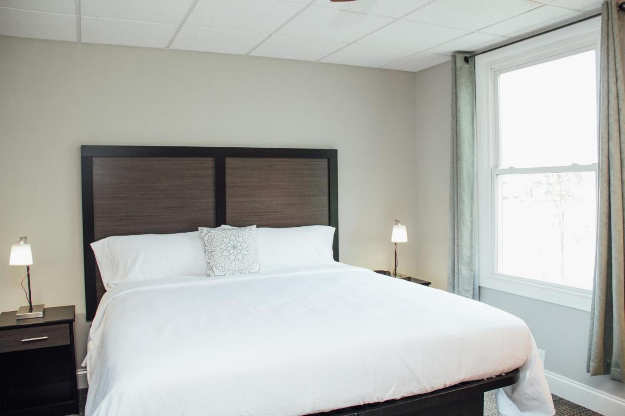 Country Squire Inn And Suites New Holland Екстер'єр фото