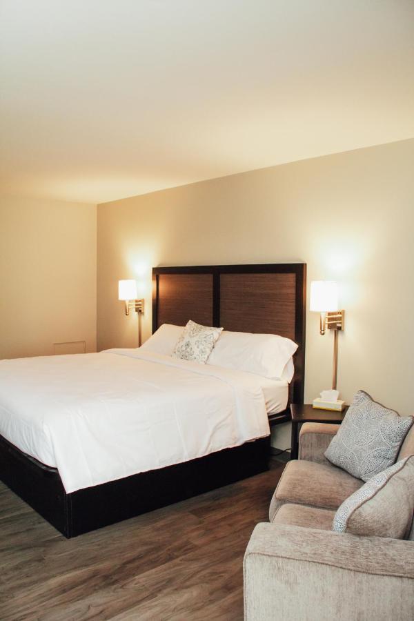 Country Squire Inn And Suites New Holland Екстер'єр фото