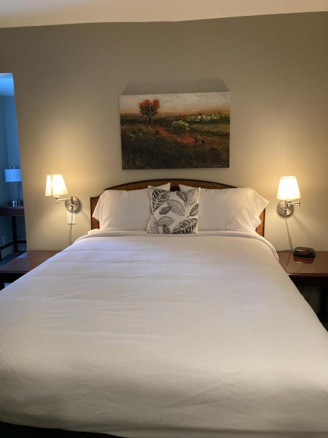 Country Squire Inn And Suites New Holland Екстер'єр фото
