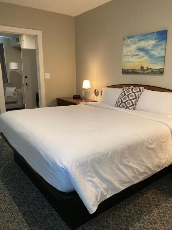 Country Squire Inn And Suites New Holland Екстер'єр фото