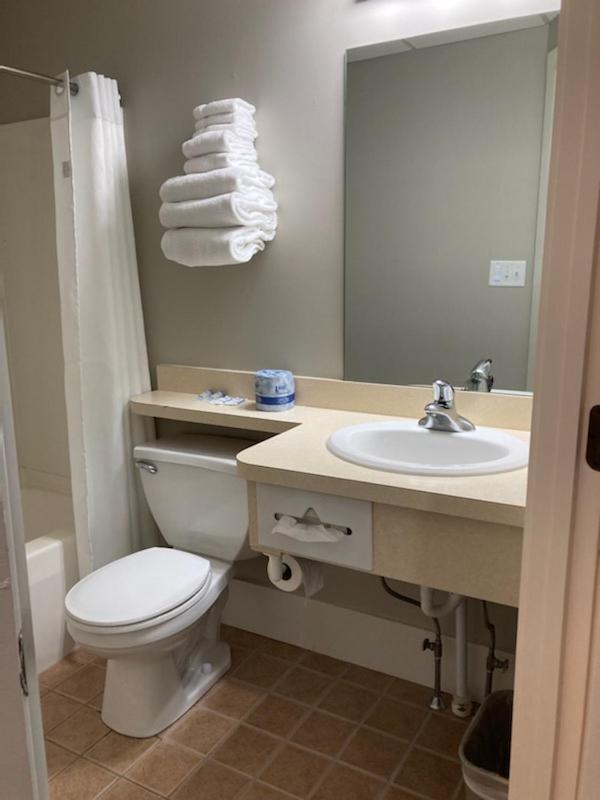 Country Squire Inn And Suites New Holland Екстер'єр фото