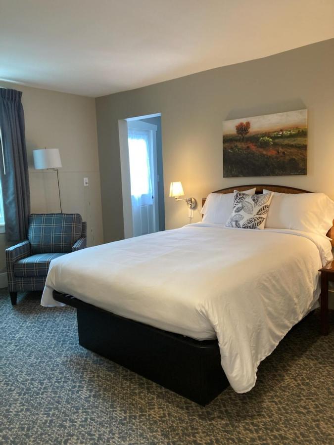 Country Squire Inn And Suites New Holland Екстер'єр фото