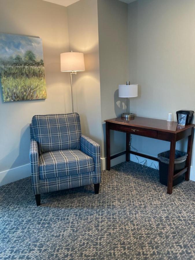 Country Squire Inn And Suites New Holland Екстер'єр фото