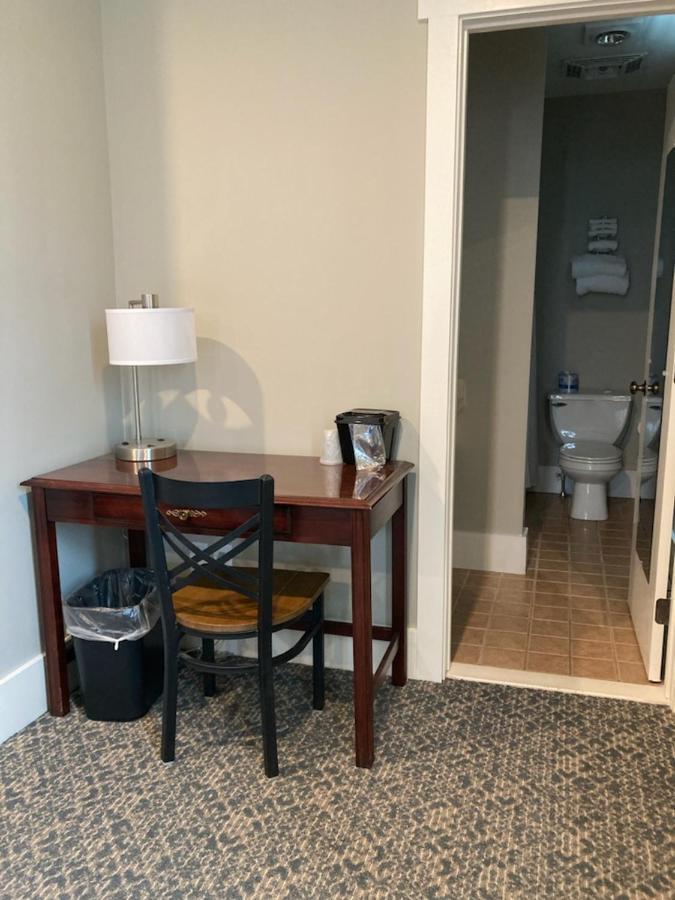 Country Squire Inn And Suites New Holland Екстер'єр фото