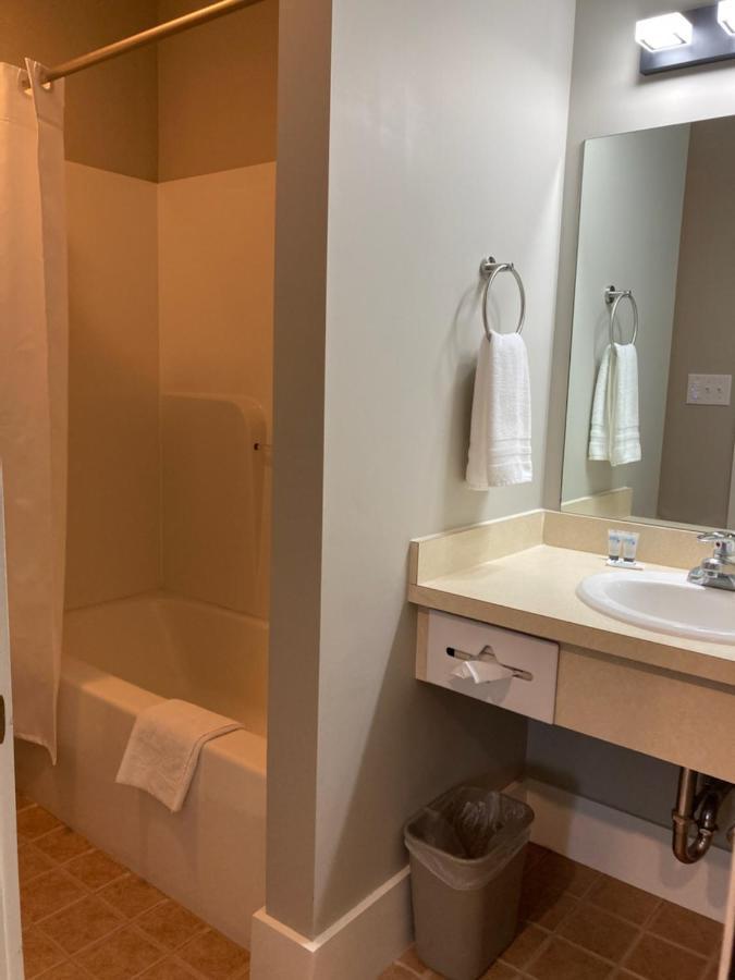 Country Squire Inn And Suites New Holland Екстер'єр фото
