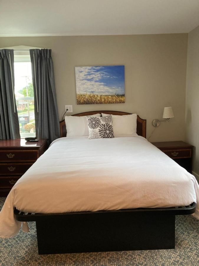 Country Squire Inn And Suites New Holland Екстер'єр фото