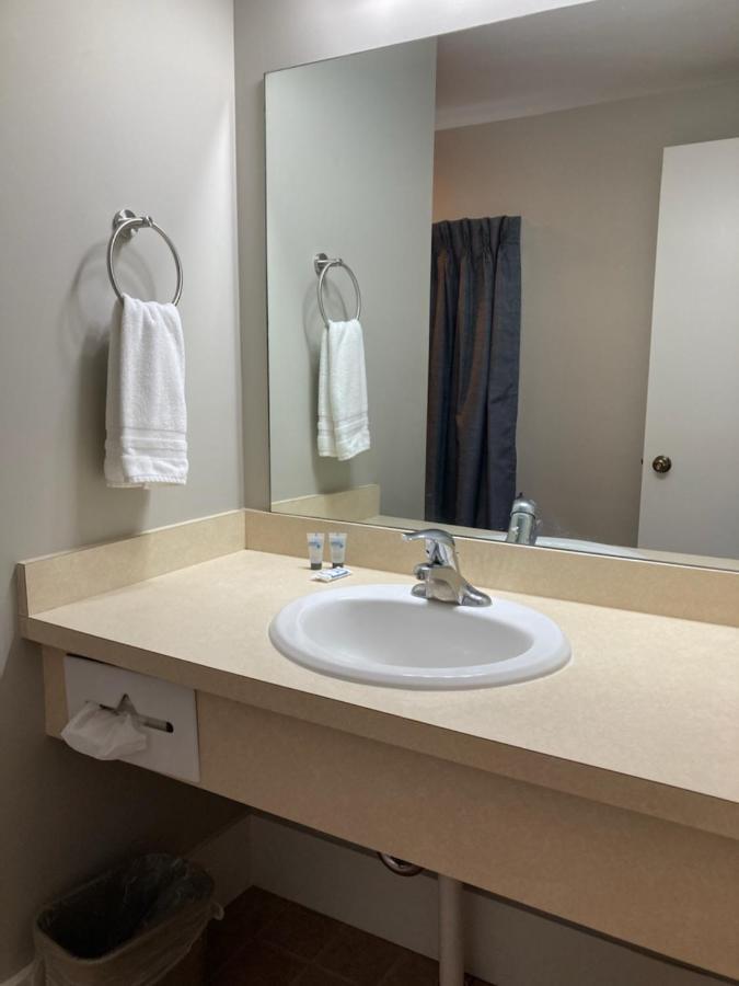 Country Squire Inn And Suites New Holland Екстер'єр фото