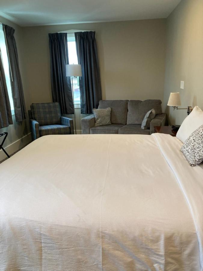 Country Squire Inn And Suites New Holland Екстер'єр фото