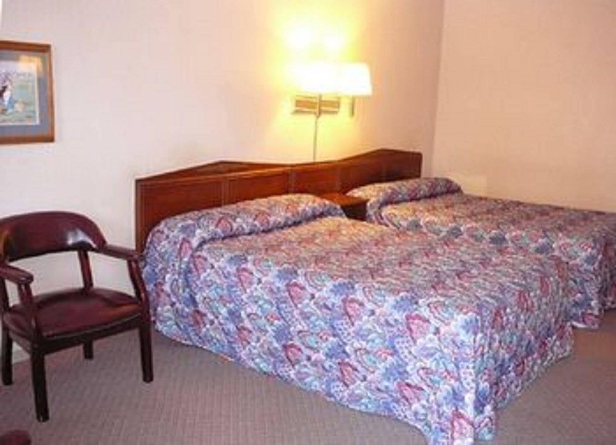 Country Squire Inn And Suites New Holland Екстер'єр фото